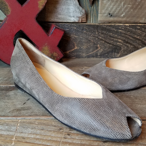 Elegant Bruno Magli Peep Toe Leather Slip On Shoes - Picture 8 of 16